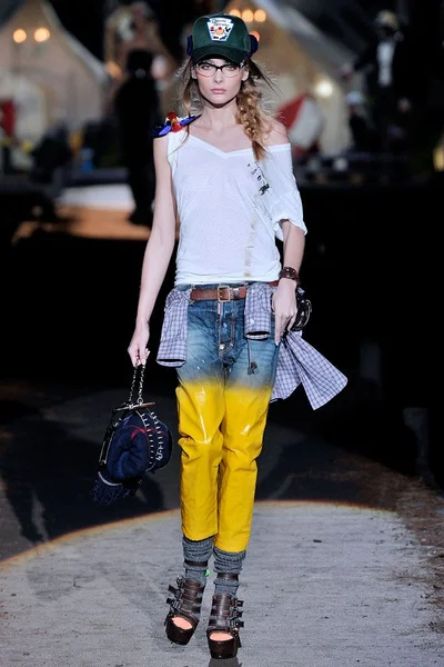 Look 3